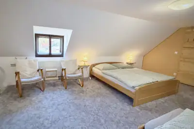Velká manželská postel