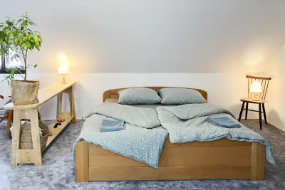 Velká manželská postel